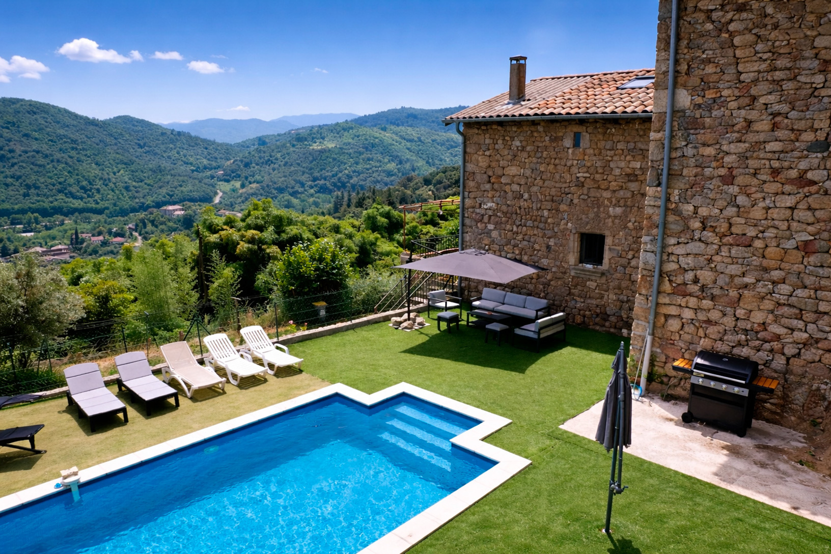 Piscine vue du ciel